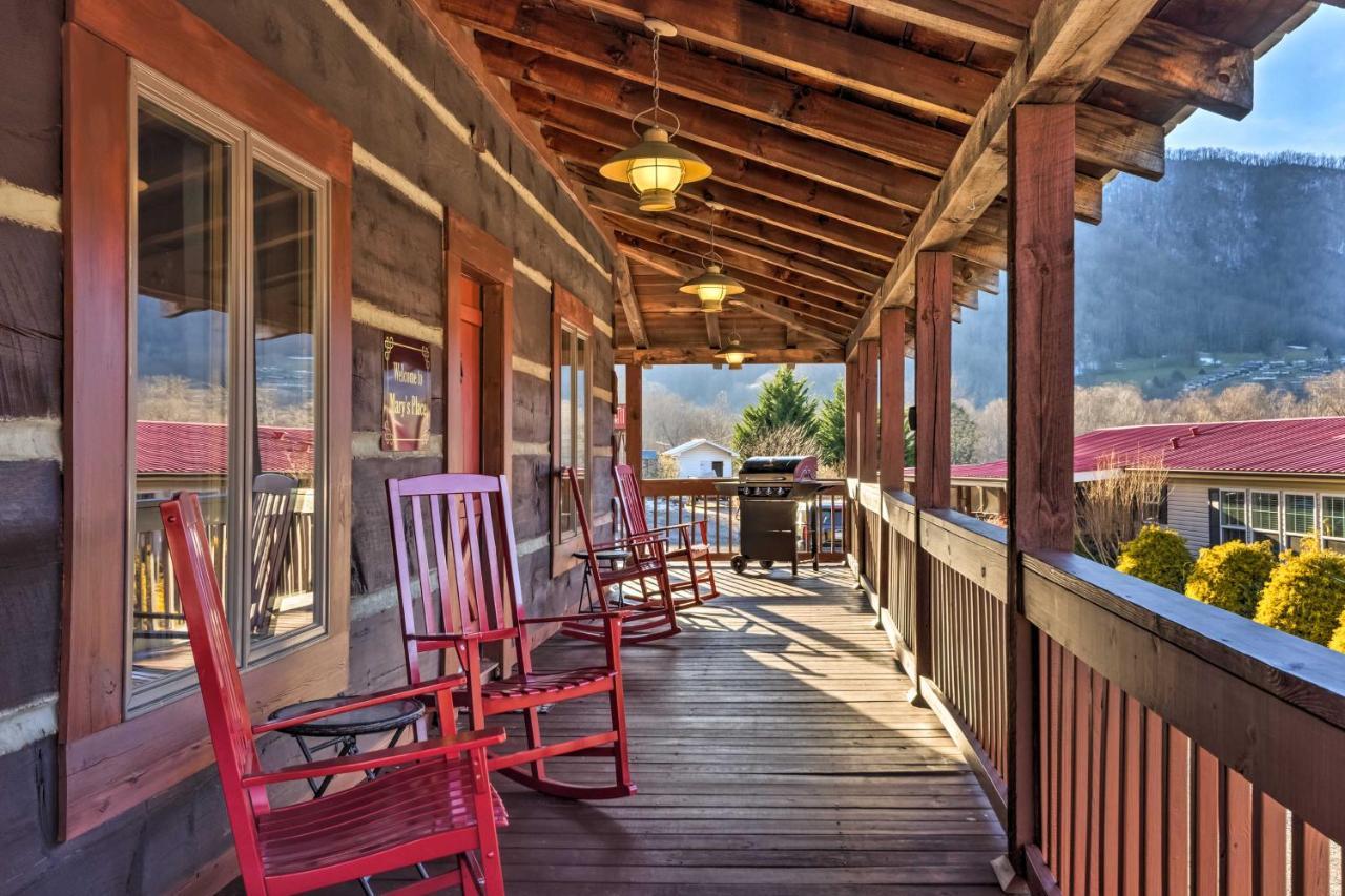 Villa The Cabin At Marys Place With Deck And Mtn Views! à Maggie Valley Extérieur photo